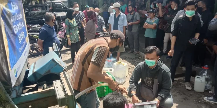 Suplai minyak goreng curah di Pasar Bunulrejo Kota Malang. Foto: M Sholeh