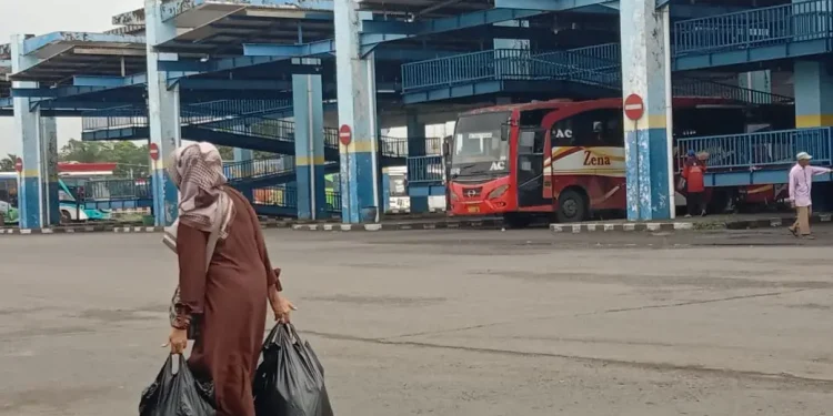 Ilustrasi armada mudik Idul Fitri 2022 di Terminal Arjosari. Foto: M Sholeh