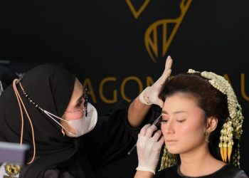 Pelatihan Paragon Beauty Academy bersama MUA Olis Herawati. Foto: dok