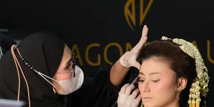 Pelatihan Paragon Beauty Academy bersama MUA Olis Herawati. Foto: dok