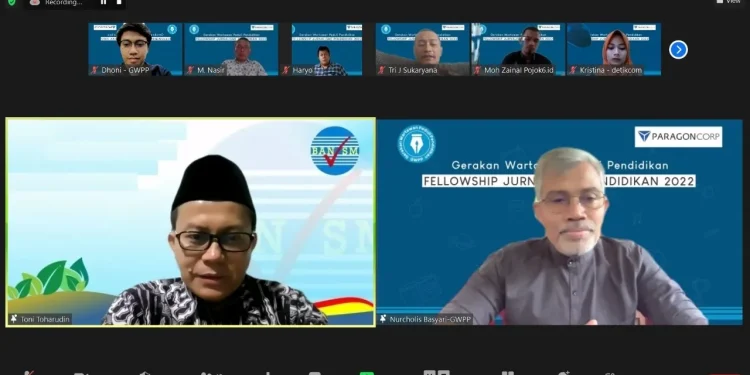 Ketua BAN SM Toni Toharudin (kiri) dan Noercholis AM Noercholis MA Basyari, Direktur Pelaksana Gerakan Wartawan Peduli Pendidikan (GWPP)