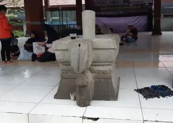 Batu lingga di Museum Singhasari