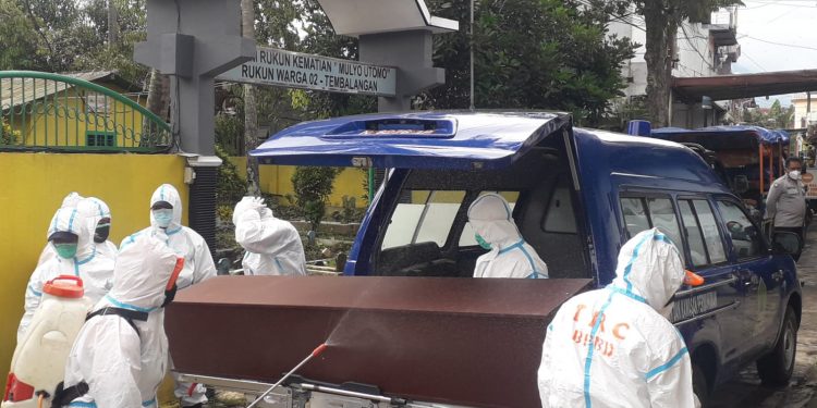 Pemakaman sesuai protokol COVID-19 di Kota Malang