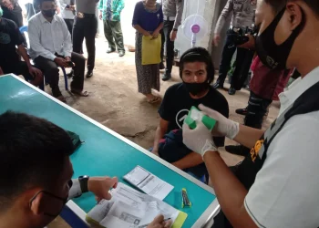Vaksinasi door to door