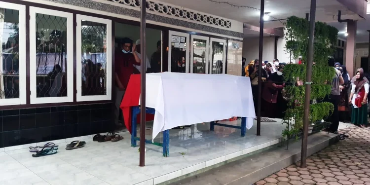 Pemakaman jenazah polisi gorontalo di Kromengan Malang