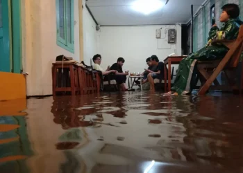 Kedai kopi tergenang banjir
