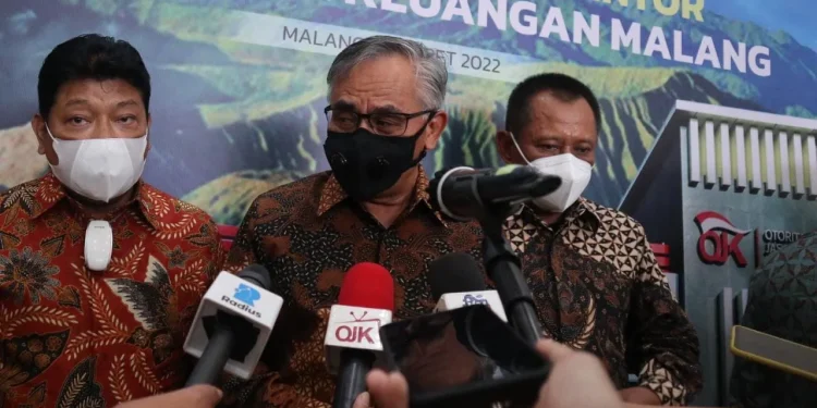 Komisioner OJK