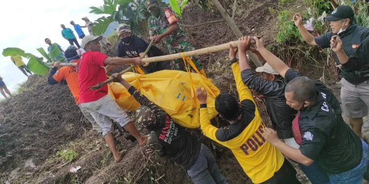 Evakuasi korban banjir bandang