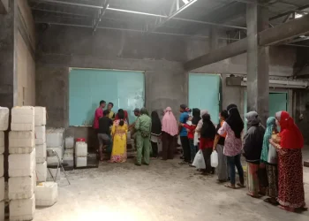 Gelontor minyak goreng curah di Kota Malang
