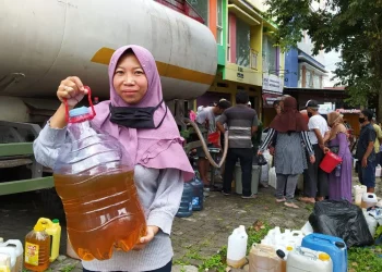 Puluhan pedagang serbu kantor APKLI Kota Batu