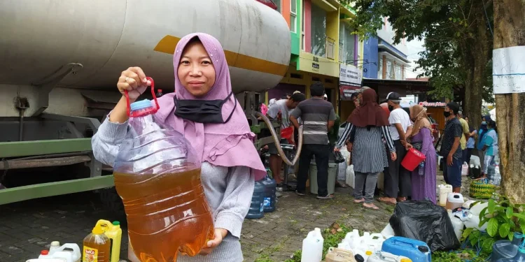 Puluhan pedagang serbu kantor APKLI Kota Batu