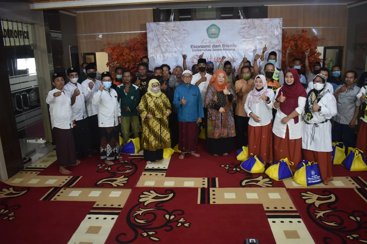 FEB Unisma berbagi