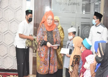 FEB Unisma berbagi