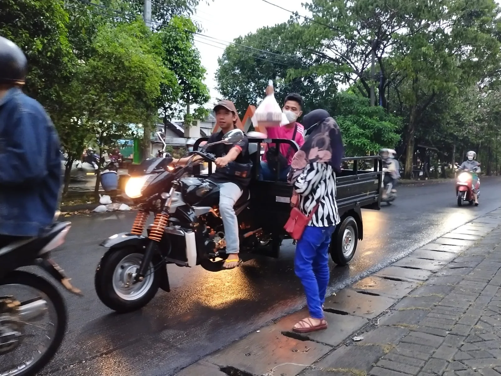 tugu media group berbagi