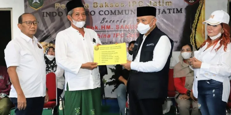 Bupati Malang serahkan bantuan Baksos IPC