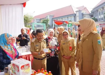 Berburu Sembako di pasar murah ramadan Kota Batu