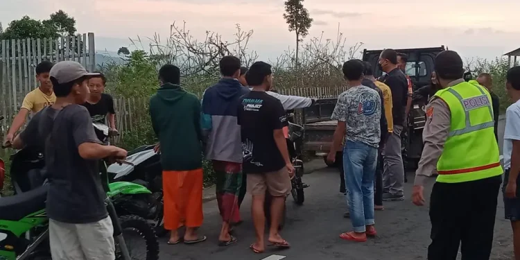 Polisi bubarkan balapan motor liar