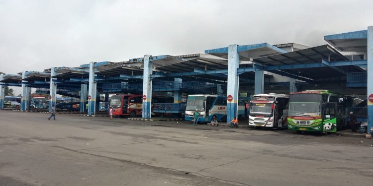 Armada bus di terminal arjosari Kota Malang