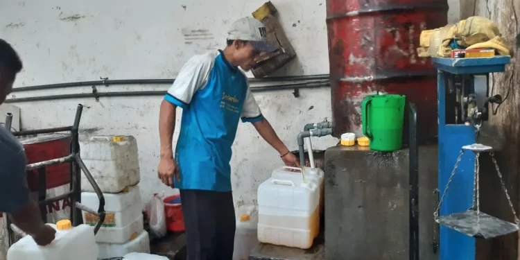 Distribusi minyak goreng curah bersubsidi