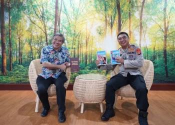 Dr Aqua Dwipayana sharing komunikasi di Polda Sulbar