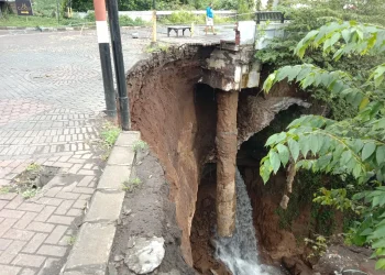 Jembatan lembah dieng kota Malang akhirnya ambrol