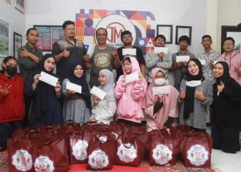 Bagi-bagi THR Tugu Media Group