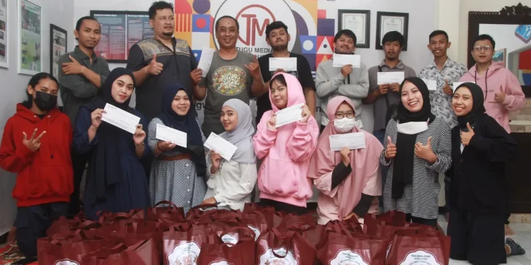 Bagi-bagi THR Tugu Media Group