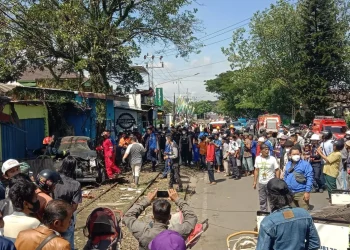 Kondisi Mobil innova setelah ditabrak KA BBM