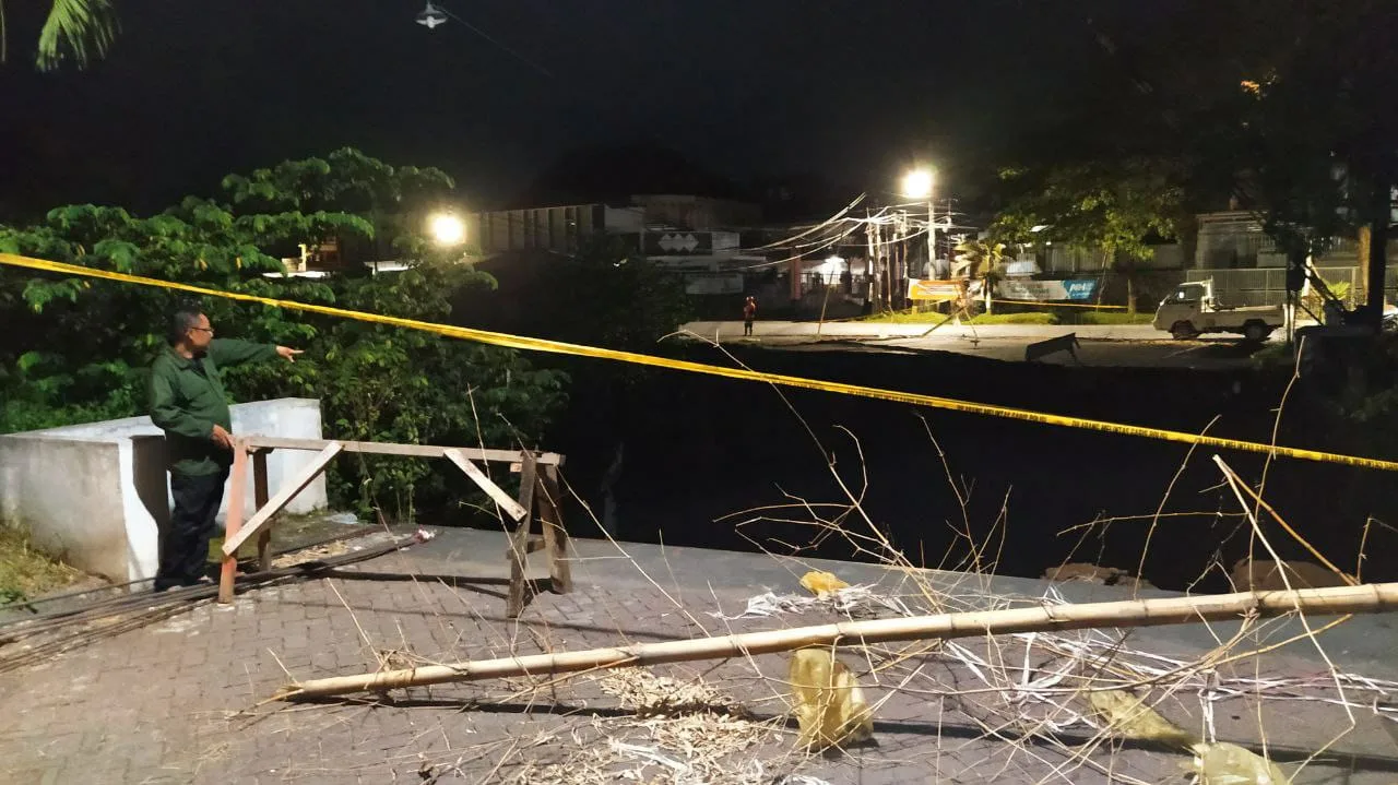 jembatan lembah dieng ambrol