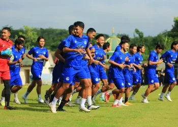 Pemain Arema FC latihan perdana