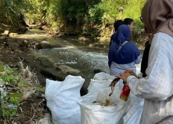Sampah plastik di kalimetro