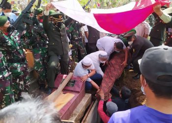 Jenazah Achmad Yurianto dimakamkan