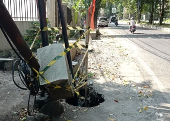Lubang menganga