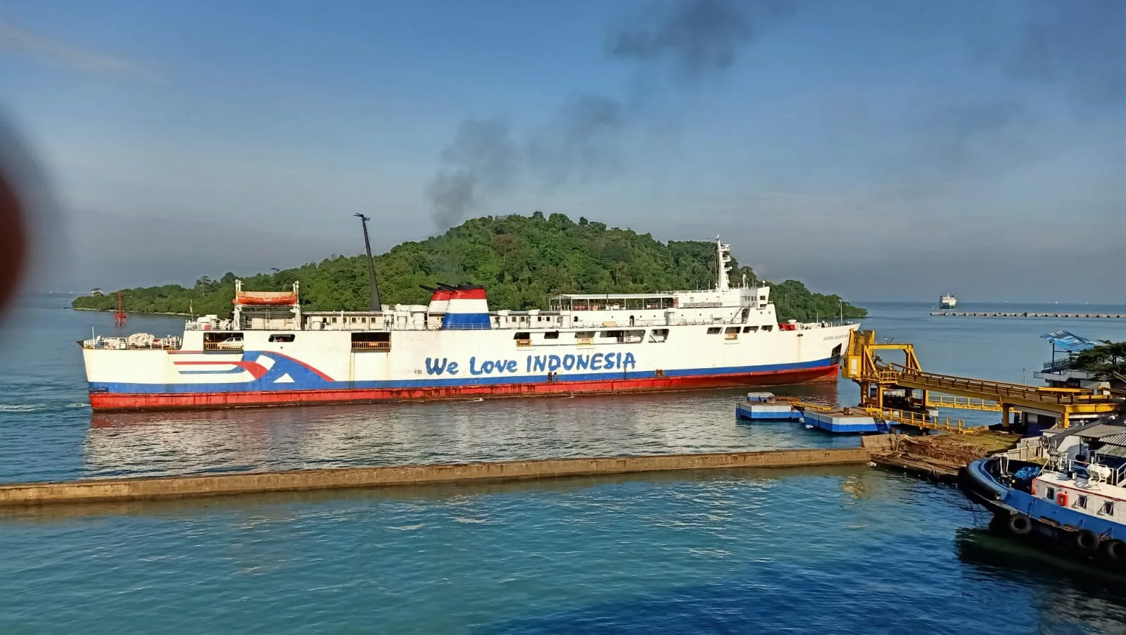 Nyeberang dari Pelabuhan Merak ke Bakahuni