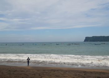 Pemandangan laut di Pantai Tamban