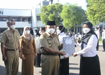 Bupati Malang serahkan SK Tenaga Kesehatan
