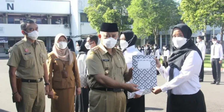 Bupati Malang serahkan SK Tenaga Kesehatan