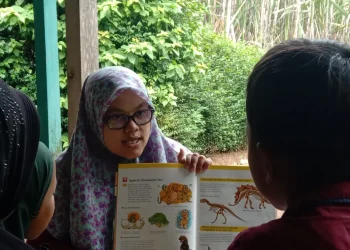 Literasi di tengah Kebun Tebu