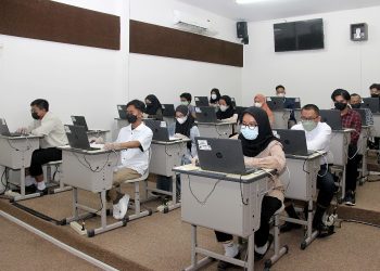calon mahasiswa mengikuti test UTBK di UB
