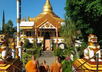 Vihara Dhammadipa Arama umat Buddha