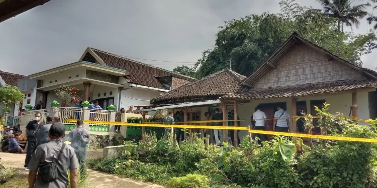 mencekam