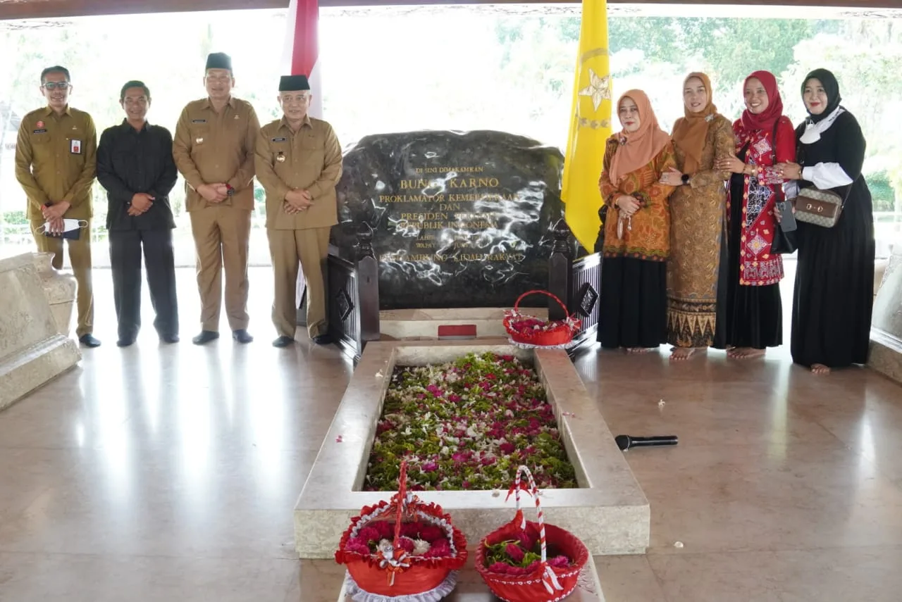 kunjungan kerja