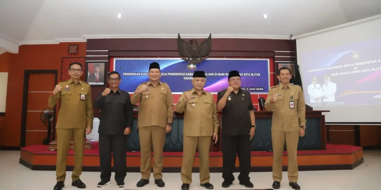 kunjungan kerja