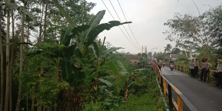 Polisi temukan motor di jembatan lowokdoro