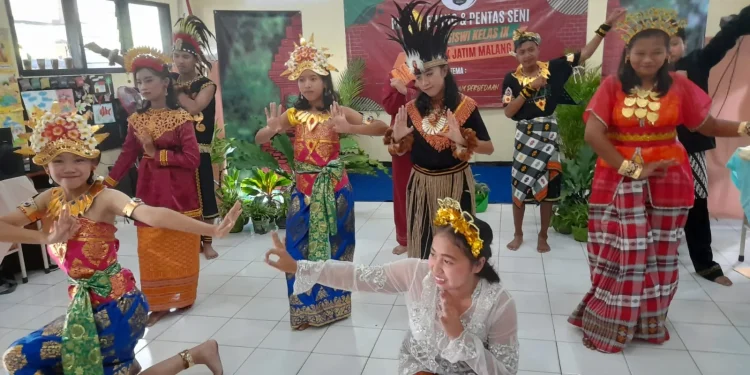 pentas seni