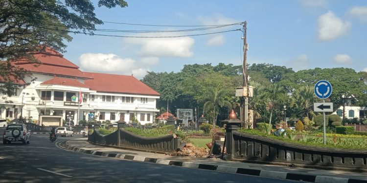 Bundaran Tugu Kota Malang
