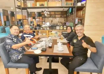 Diskusi antar sahabat