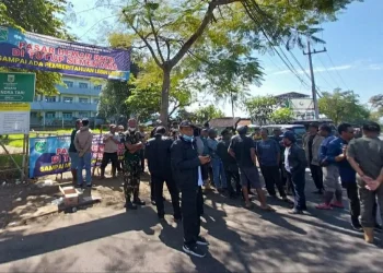 Pedagang kambing demo