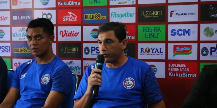 Pelatih Arema FC