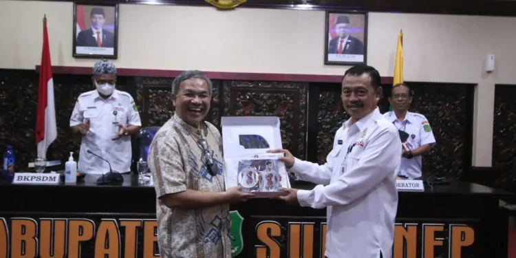 Aqua Dwipayana bersama Bupati Sumenep